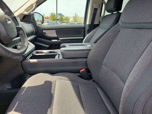 Used 2025 Ford Expedition Active RWD image 23