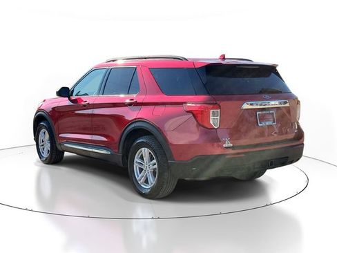 Used 2020 Ford Explorer XLT w/ Comfort Package AWD/4WD image 3