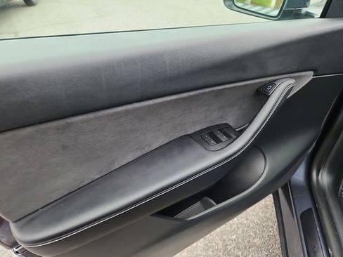 Used 2022 Tesla Model Y Performance AWD/4WD image 12