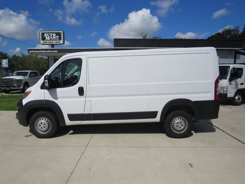 Used 2025 RAM ProMaster 2500 w/ Convenience Group FWD image 3