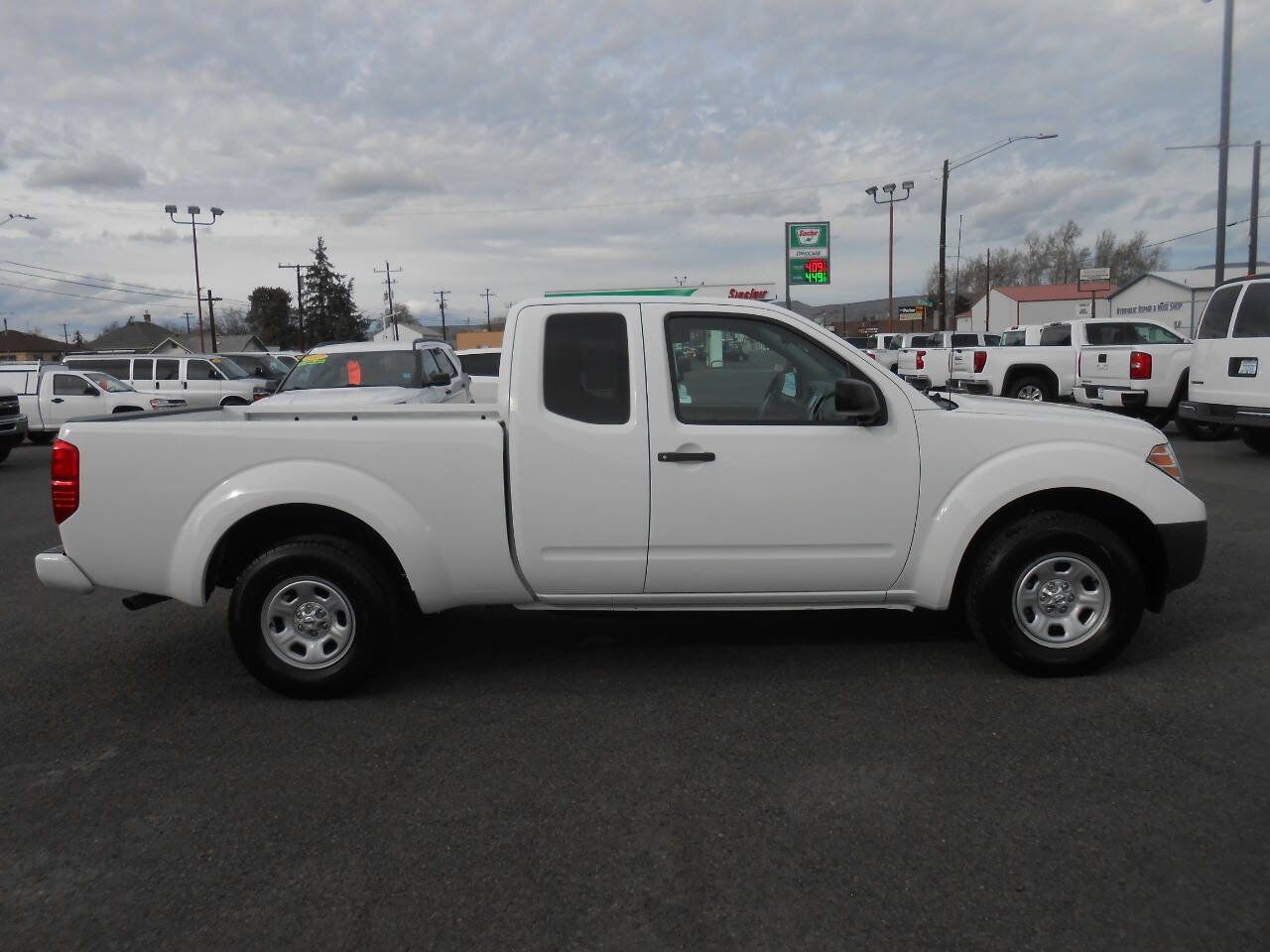 Used 2018 Nissan Frontier S RWD image 2