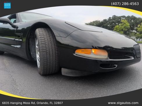 Used 2004 Chevrolet Corvette Coupe RWD image 9
