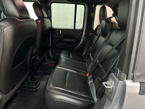 Used 2018 Jeep Wrangler Unlimited Sahara AWD/4WD image 32