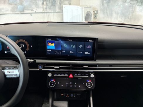 Used 2025 Hyundai Tucson SEL image 17