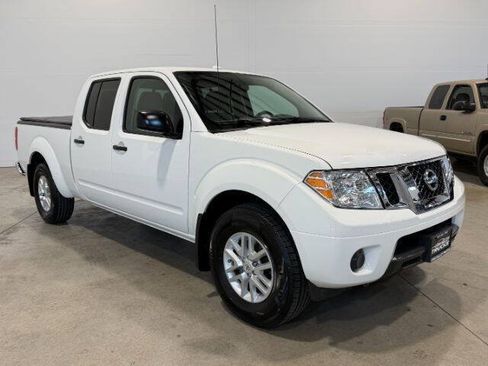 Used 2017 Nissan Frontier SV AWD/4WD image 5