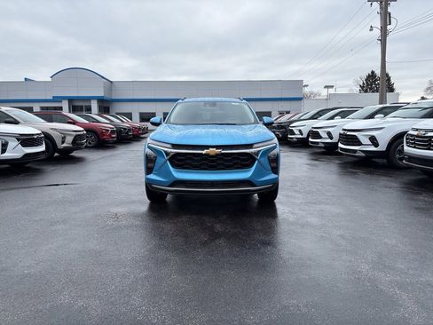 New 2026 Chevrolet Trax LT w/ Driver Confidence Package image 2