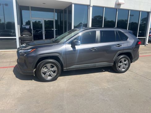 Used 2024 Toyota RAV4 XLE w/ Convenience Package FWD image 5