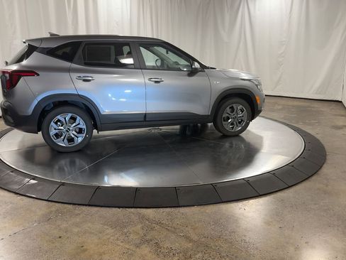 New 2026 Kia Seltos LX image 9