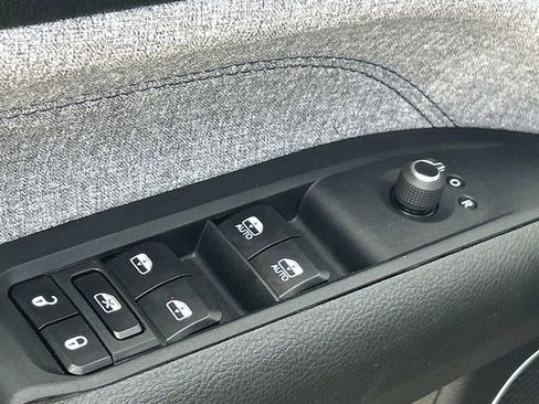 Used 2024 Jeep Compass Sport AWD/4WD image 18