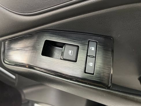 Used 2024 Nissan Rogue S FWD image 30
