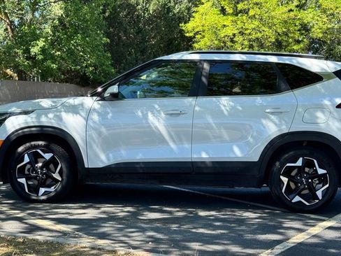 Used 2024 Kia Seltos EX FWD image 7