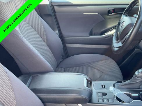 Used 2023 Toyota Highlander LE image 10