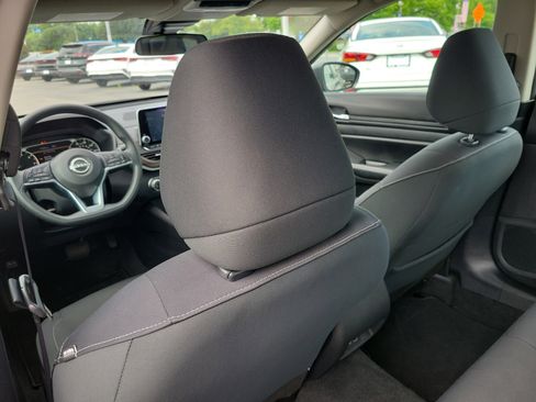 Used 2025 Nissan Altima 2.5 SV FWD image 11