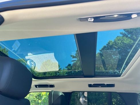 New 2025 Land Rover Range Rover SE image 32