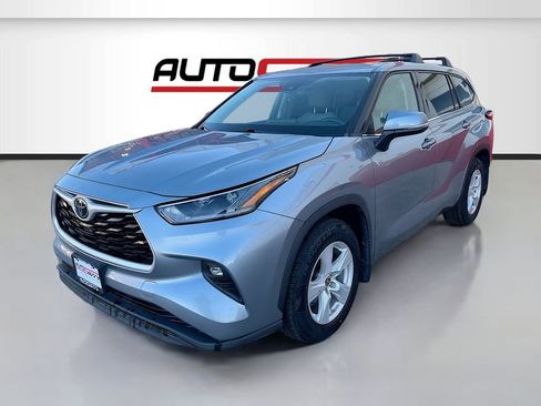 Used 2021 Toyota Highlander LE image 3