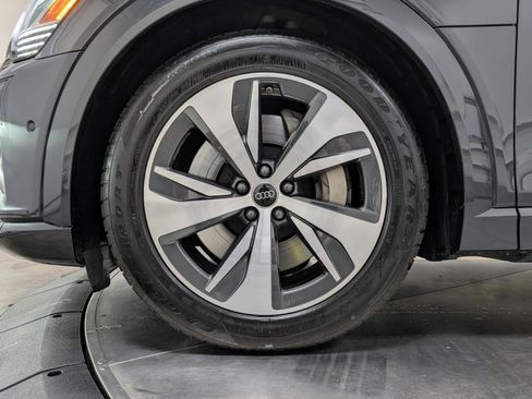 Used 2024 Audi Q8 e-tron Premium Plus image 11