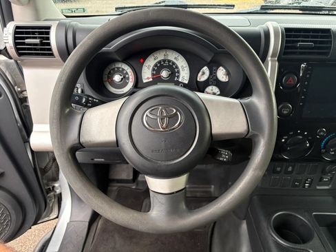 Used 2007 Toyota FJ Cruiser 2WD image 9