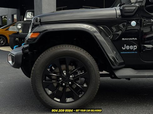 Used 2023 Jeep Wrangler Unlimited Sahara AWD/4WD image 13
