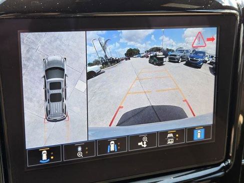 Used 2023 Chevrolet Traverse Premier FWD image 22