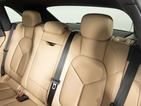 Certified 2021 Porsche Macan S AWD/4WD image 40
