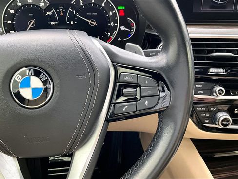 Used 2019 BMW 530i w/ Convenience Package RWD image 17