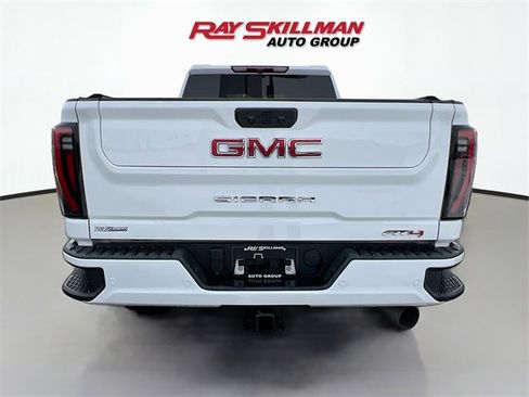 Used 2024 GMC Sierra 2500 AT4 image 6
