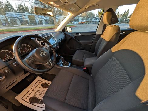 Used 2013 Volkswagen Tiguan S image 7