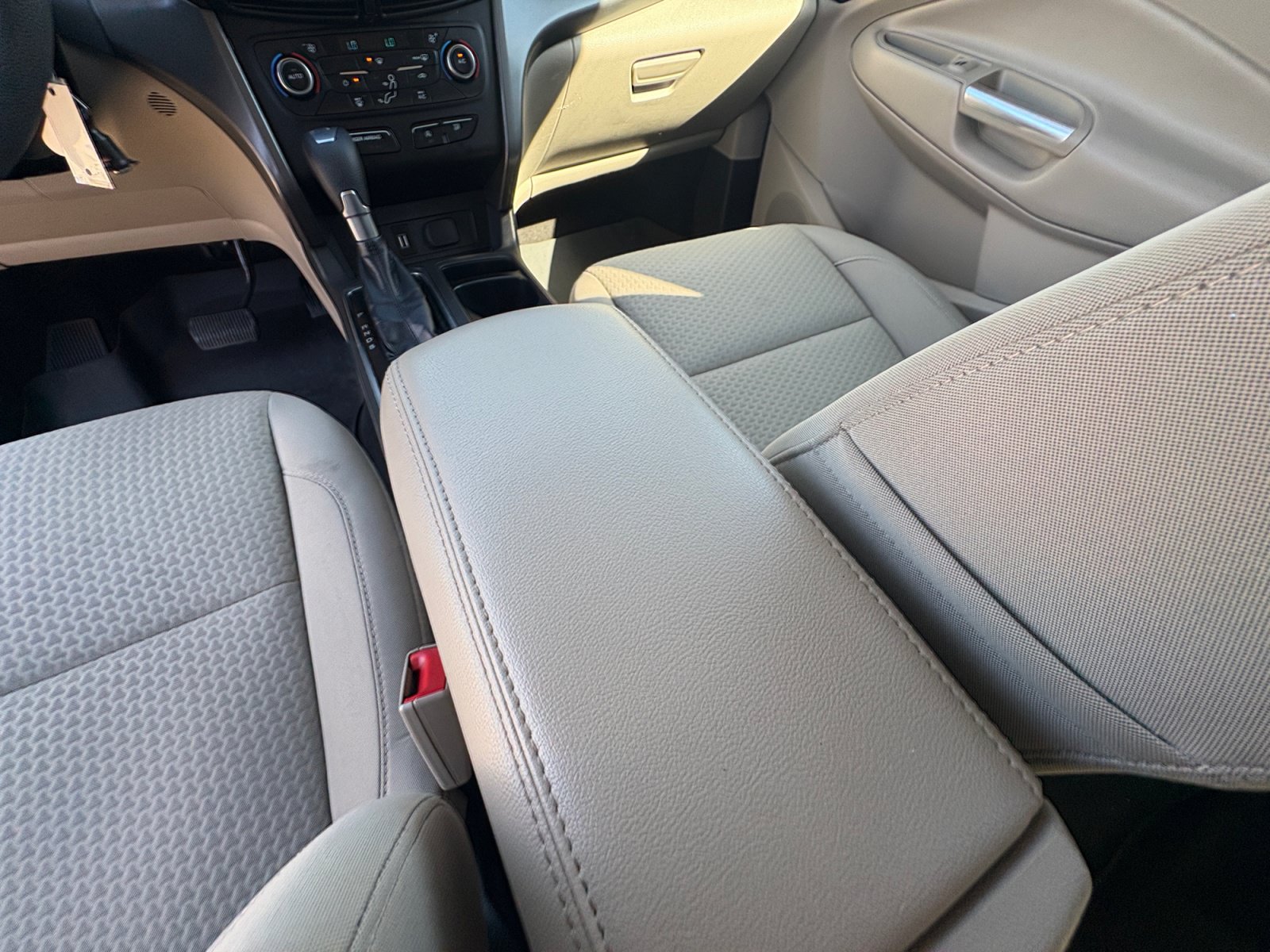 Used 2017 Ford Escape SE AWD/4WD image 15