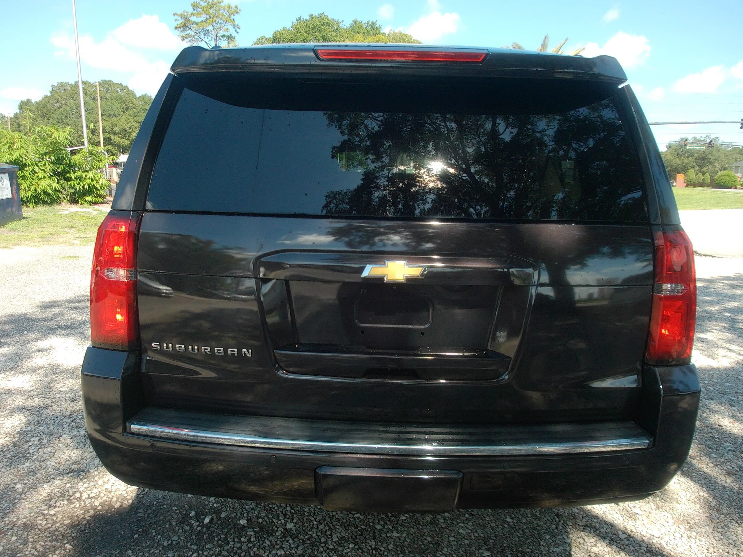 Used 2015 Chevrolet Suburban LTZ RWD image 7