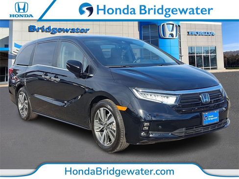 Used 2024 Honda Odyssey Touring image 1