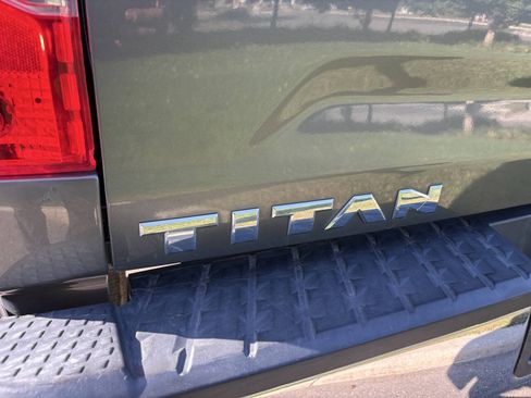 Used 2018 Nissan Titan SV AWD/4WD image 11