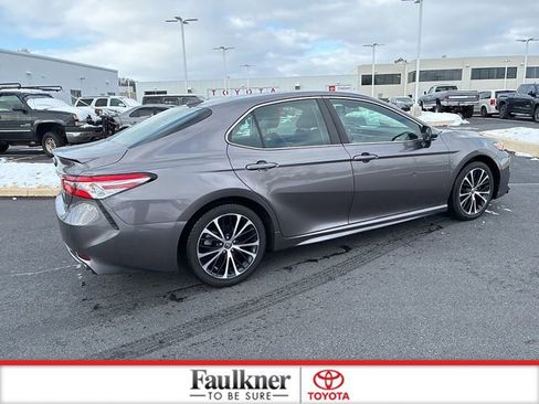 Used 2020 Toyota Camry SE w/ Convenience Package image 7
