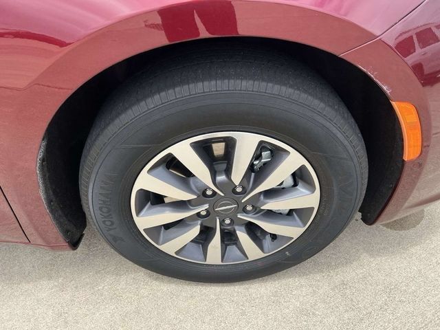 Used 2022 Chrysler Pacifica Limited FWD image 25