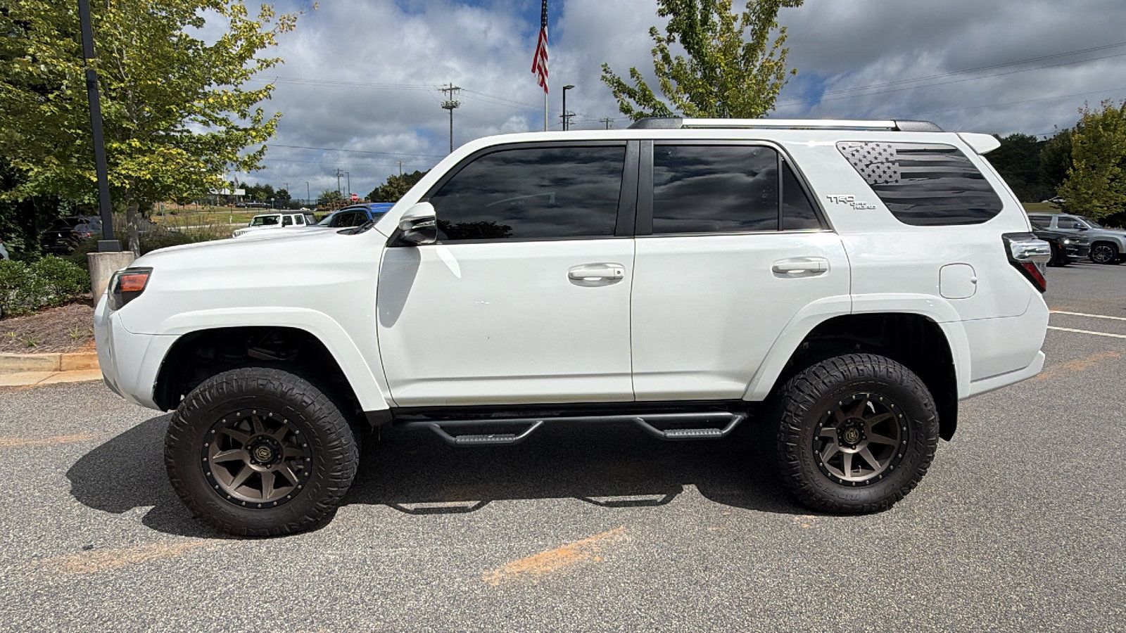 Used 2018 Toyota 4Runner TRD Off-Road Premium AWD/4WD image 11