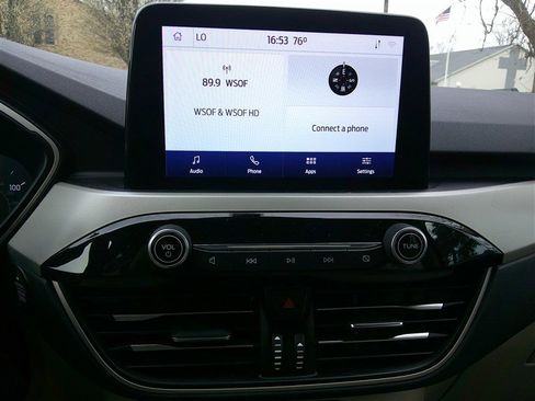 Used 2020 Ford Escape SE image 12