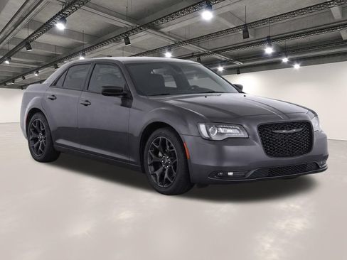 Used 2022 Chrysler 300 S RWD image 2