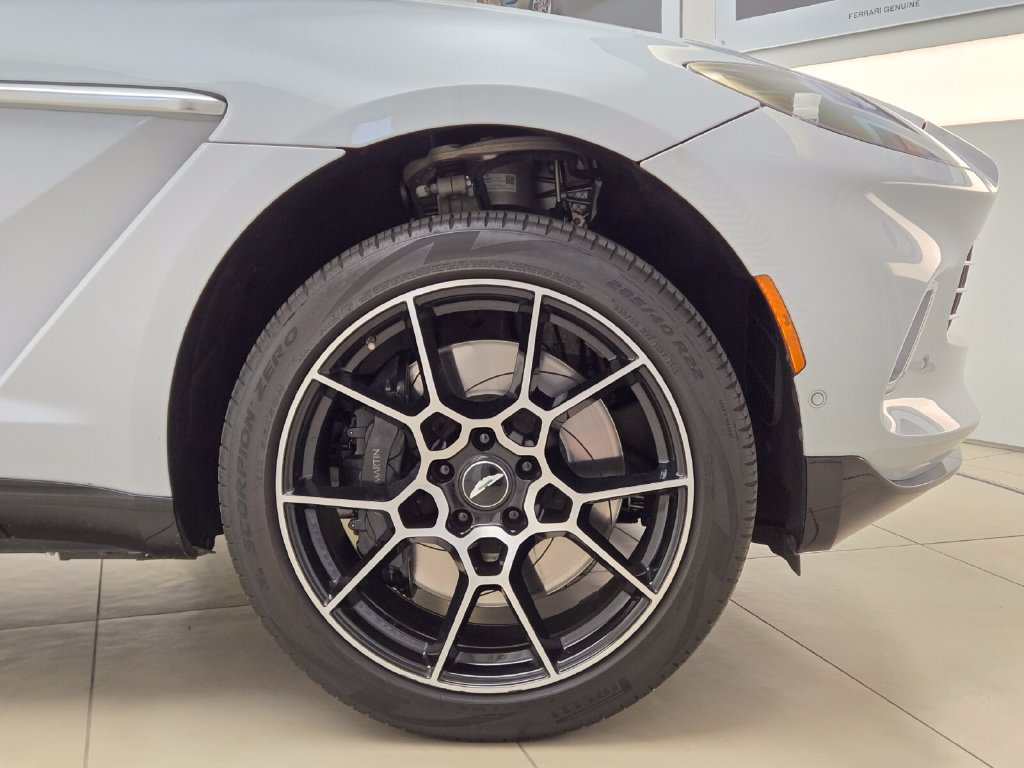 Used 2022 Aston Martin DBX AWD/4WD image 8