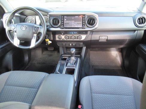 Used 2021 Toyota Tacoma SR5 AWD/4WD image 11