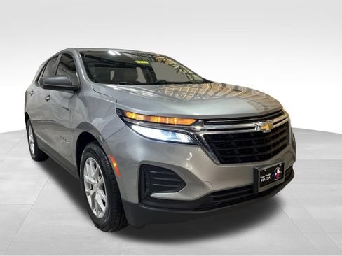 Used 2023 Chevrolet Equinox LS FWD image 3