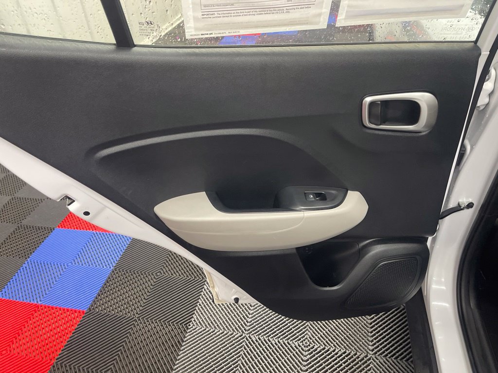 Used 2022 Hyundai Venue SEL w/ Cargo Package FWD image 12