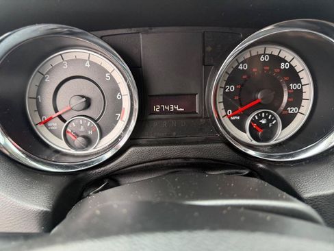 Used 2014 Dodge Grand Caravan SXT FWD image 12