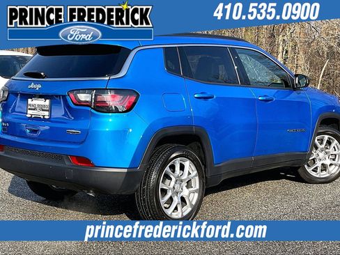 Used 2024 Jeep Compass Latitude w/ Sun and Sound Group image 12