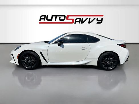Used 2023 Toyota GR86 w/ ALL Weather Mat Package (TMS) RWD image 4