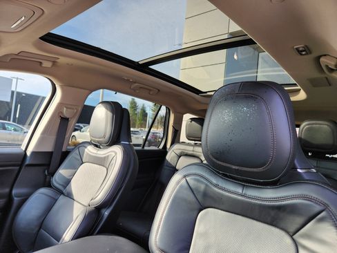 Used 2024 Lincoln Aviator Reserve w/ Equipment Group 201A image 12