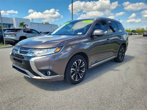 Used 2018 Mitsubishi Outlander SEL image 2
