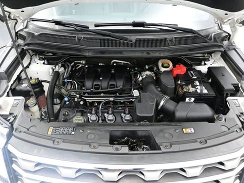 Used 2017 Ford Explorer XLT w/ Equipment Group 202A image 12