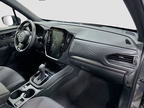 Used 2025 Subaru Forester Premium image 31