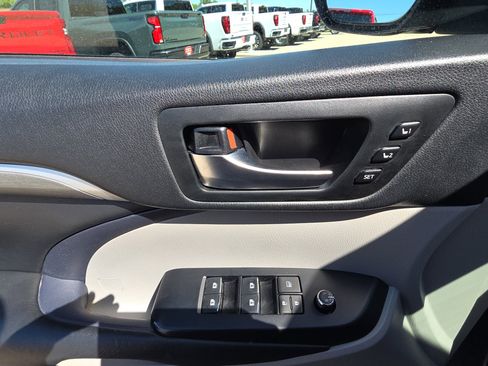 Used 2019 Toyota Highlander Limited AWD/4WD image 13
