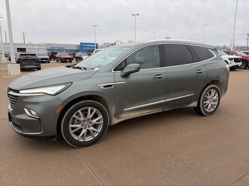 Used 2024 Buick Enclave Premium w/ Experience Buick Package image 7