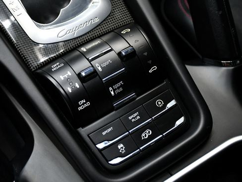 Used 2017 Porsche Cayenne GTS image 33